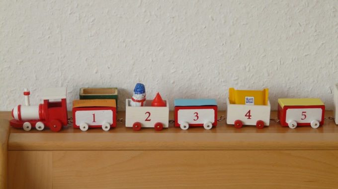 Montessori Kontra Hétköznapi Játékok- Mit Vegyünk Karácsonyra?